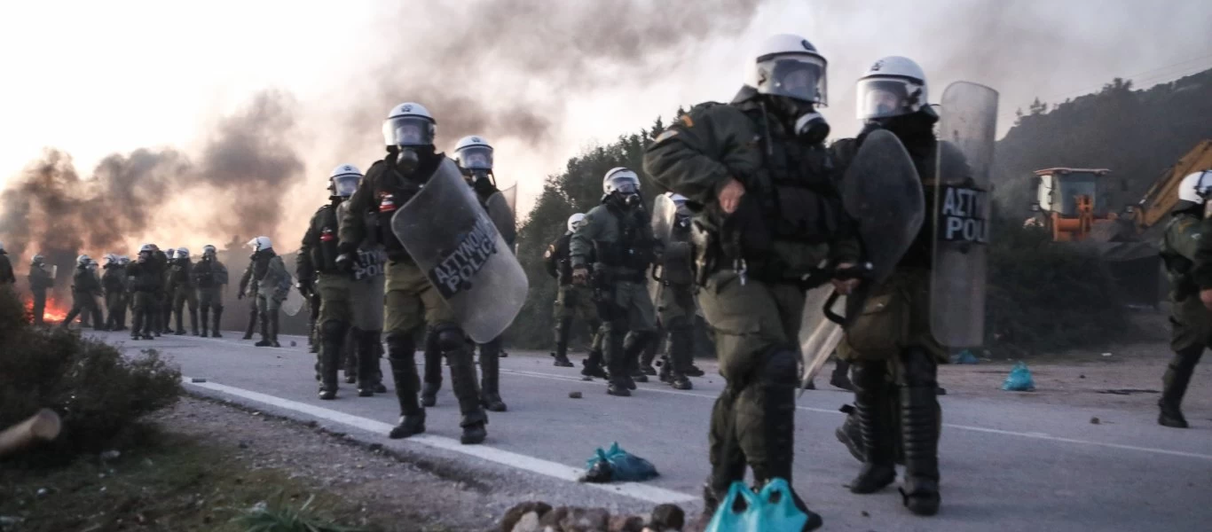 Λέσβος: Συνελήφθη πολίτης για συμμετοχή στα επεισόδια στο ξενοδοχείο των ΜΑΤ